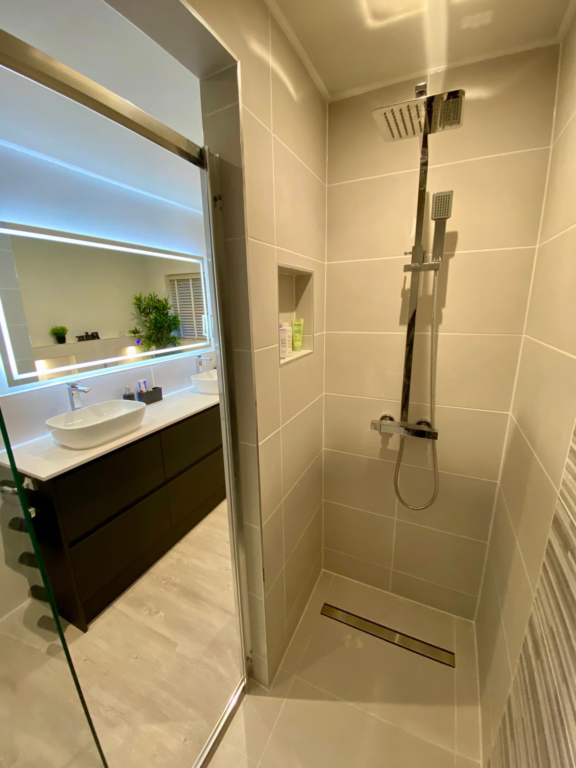 Mr & Mrs Taylor - En-suite detail 3
