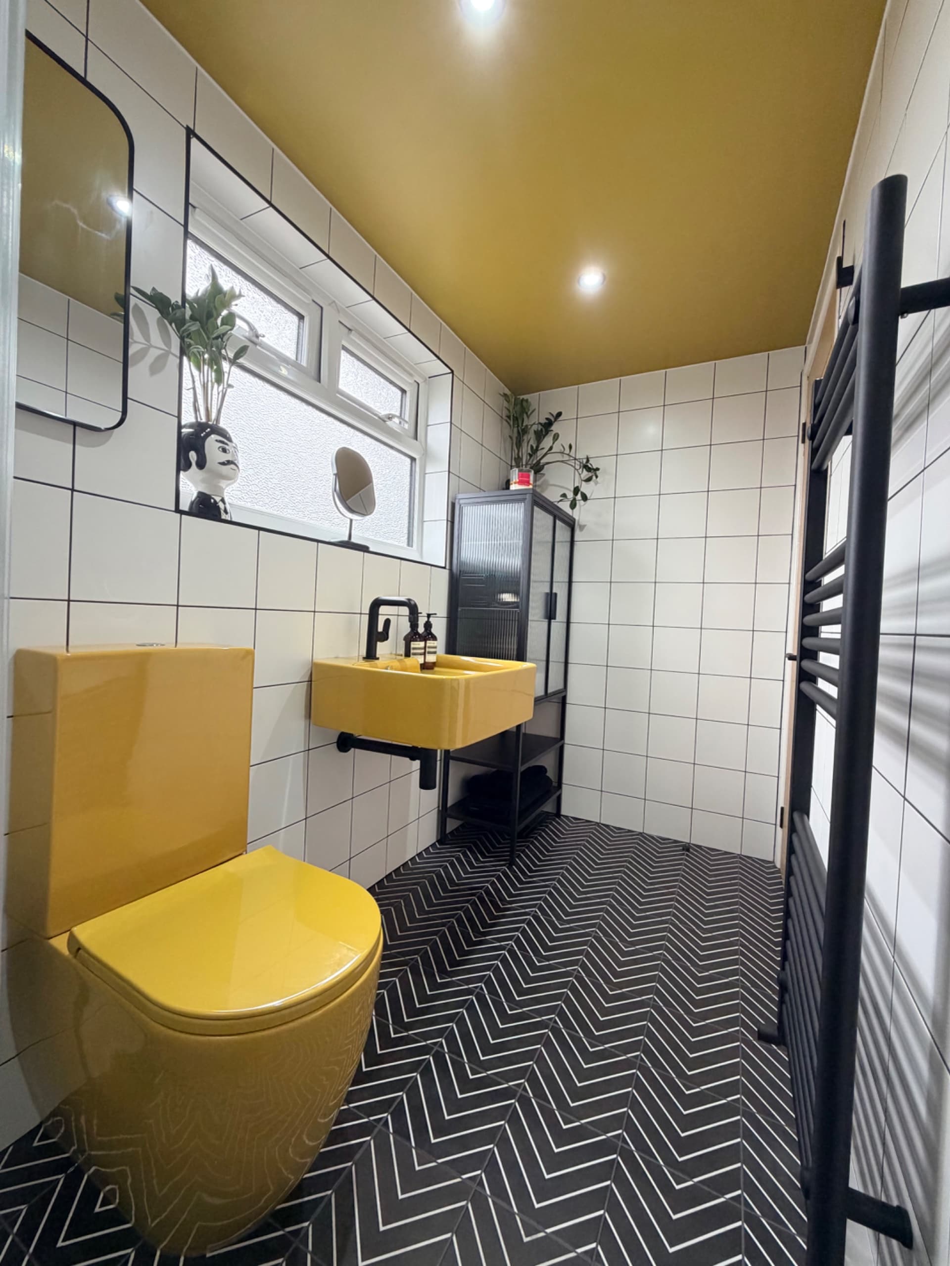 Simon & Steven - Main Bathroom detail 1